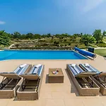 In With Private Heated Pool Villa *