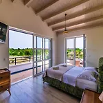 In With Private Heated Pool *