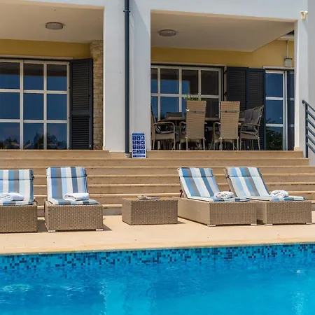In With Private Heated Pool *