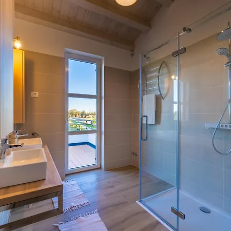 In With Private Heated Pool *