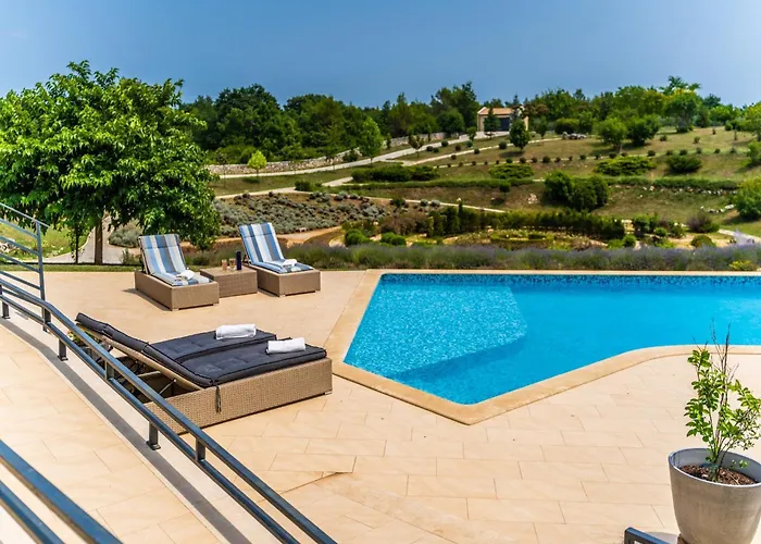 In With Private Heated Pool Villa Filipana
