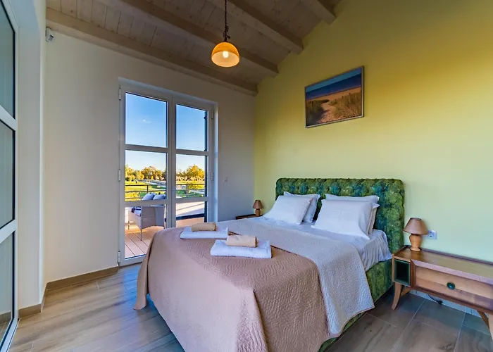In With Private Heated Pool Villa *