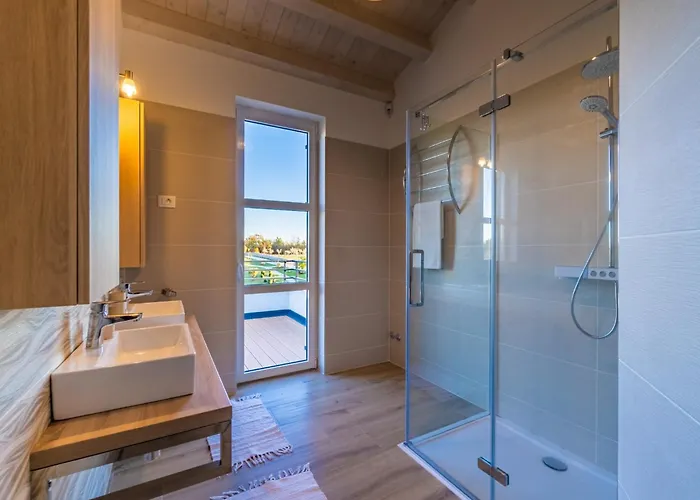 In With Private Heated Pool *