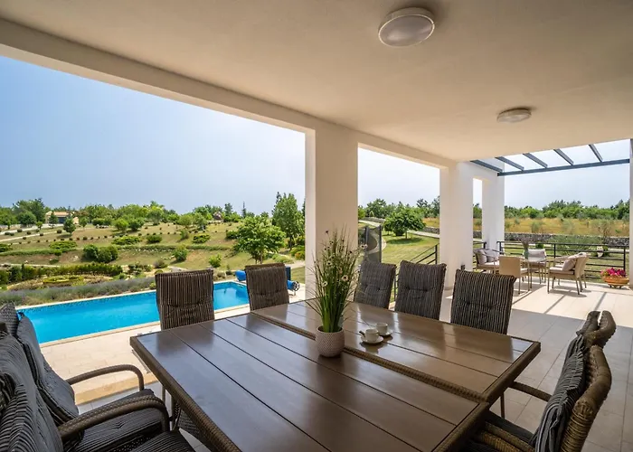 In With Private Heated Pool Villa Filipana