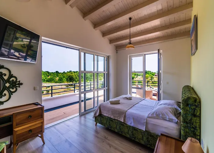 In With Private Heated Pool *