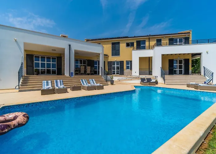 In With Private Heated Pool * Filipana