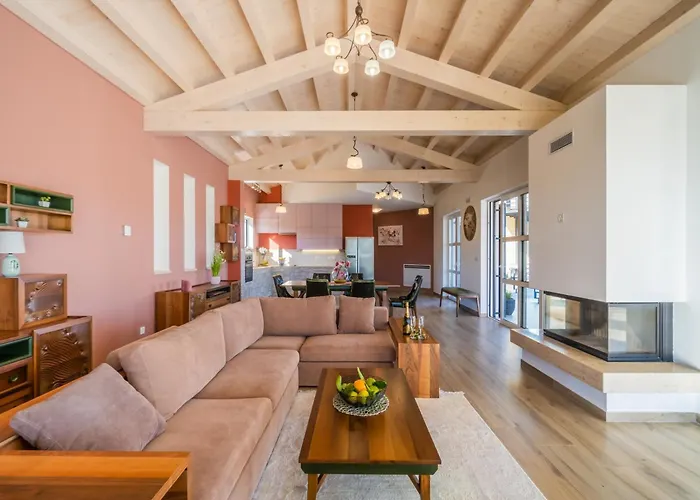 Villa In With Private Heated Pool *