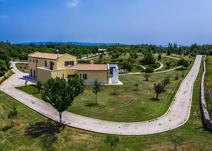 In With Private Heated Pool Villa *