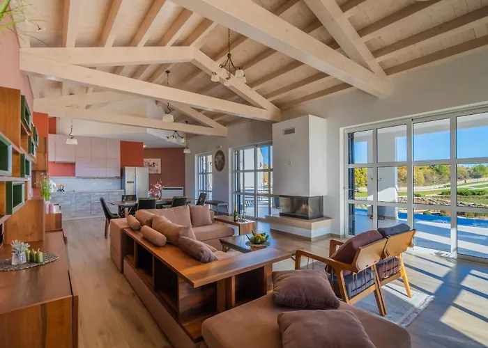 In With Private Heated Pool *