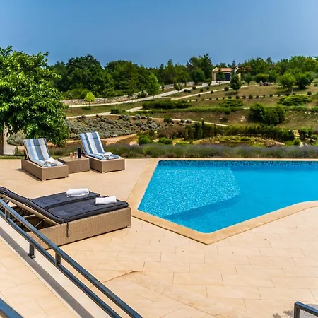 In With Private Heated Pool Villa Filipana