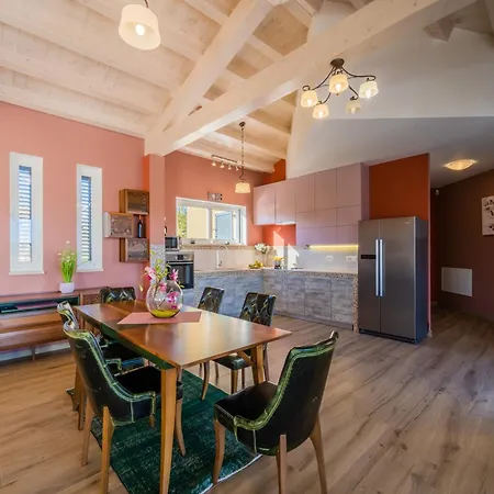 In With Private Heated Pool *