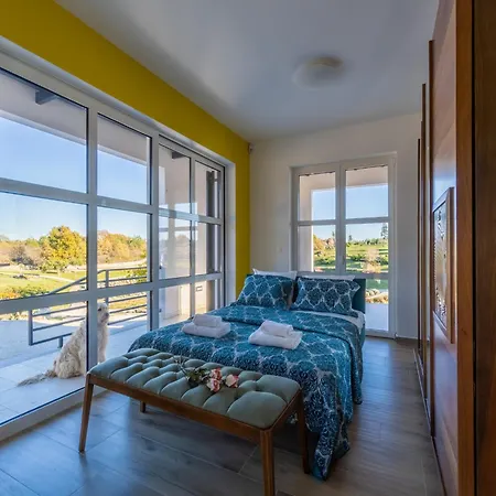 In With Private Heated Pool Filipana