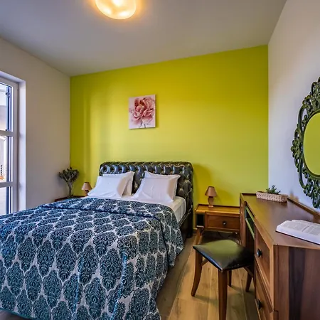 Villa In With Private Heated Pool