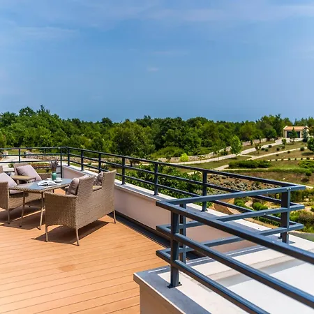 In With Private Heated Pool Filipana