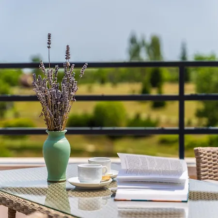 Villa In With Private Heated Pool *