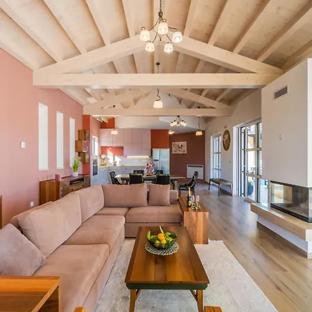 Villa In With Private Heated Pool *