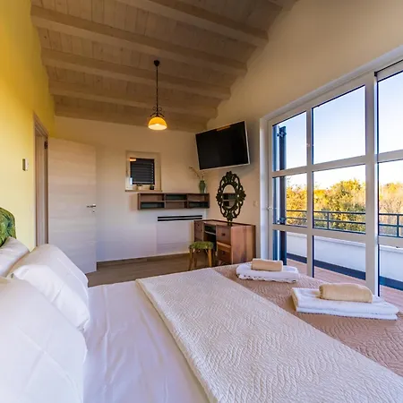 Villa In With Private Heated Pool