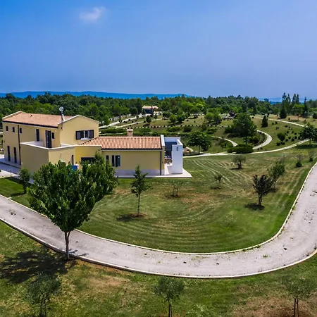 In With Private Heated Pool Villa *