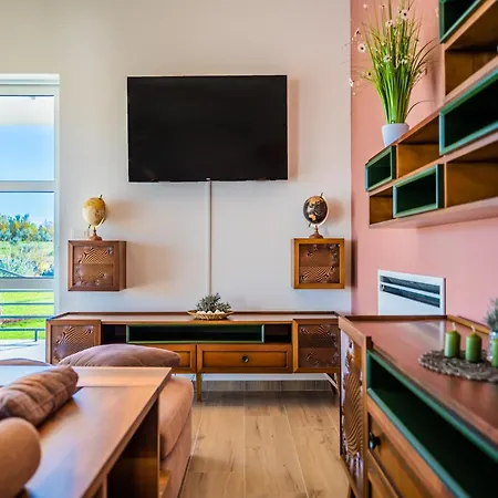 Villa In With Private Heated Pool *